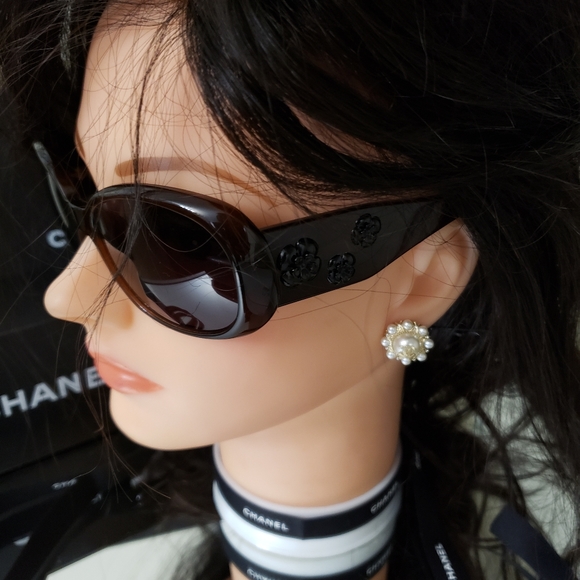 FINAL SALE🥳🎉 Small Face Chanel Sunglasses - Picture 8 of 9